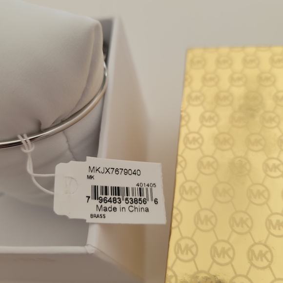 MICHAEL KORS women's heart charm bangle bracelet NWT - Picture 4 of 5